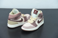 Imagem do Tênis Jordan 1 Mid SE Dark Pony Smoky Mauve