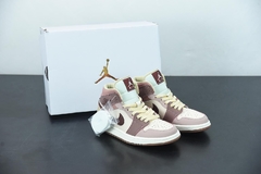 Tênis Jordan 1 Mid SE Dark Pony Smoky Mauve