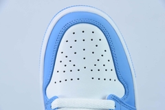 Tênis Jordan 1 Mid University Blue Grey - loja online