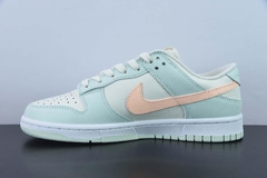 Tênis Nike Dunk Low Barely Green na internet