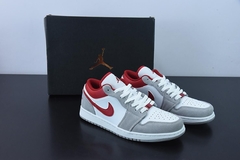 Tênis Jordan 1 Low SE Light Smoke Grey Gym Red