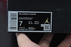 Tênis Jordan 1 Low SE Light Smoke Grey Gym Red - comprar online