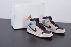 Tênis Jordan 1 Mid Iridescent