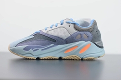 Tênis Adidas Yeezy Boost 700 Carbon Blue na internet