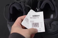 Imagem do Tênis Adidas Yeezy Boost 700 Utility Black