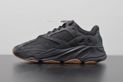 Tênis Adidas Yeezy Boost 700 Utility Black na internet