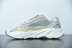 Tênis Adidas Yeezy Boost 700 Cream na internet
