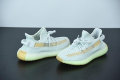 Imagem do Tênis Adidas Yeezy Boost 350 V2 Hyperspace