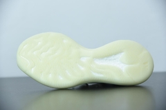 Tênis Adidas Yeezy Boost 380 Calcite Glow