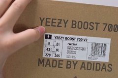 Tênis Adidas Yeezy Boost 700 V2 Inertia na internet