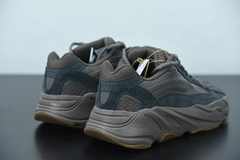 Imagem do Tênis Adidas Yeezy Boost 700 V2 Mauve