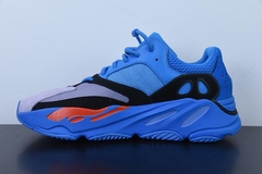 Tênis Adidas Yeezy Boost 700 Hi-Res Blue na internet