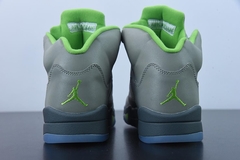 Tênis Jordan 5 Retro Green Bean na internet