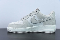Tênis Nike Air Force 1 Low AKIRA na internet