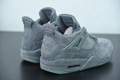 Tênis KAWS x Air Jordan 4 Retro Cool Grey - Loja Princípios