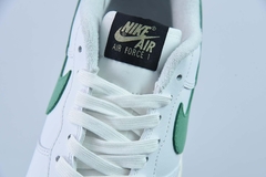Tênis Nike Air Force 1 Low '07 White Malachite Swoosh - loja online