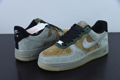 Tênis Nike Air Force 1 Low '07 Christmas Grey