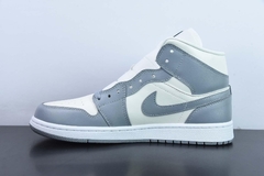 Tênis Jordan 1 Mid Stealth na internet