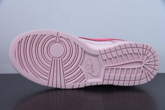 Tênis Nike Dunk Low Triple Pink