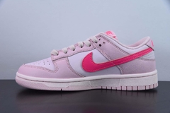 Tênis Nike Dunk Low Triple Pink na internet