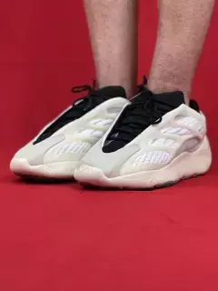 ADIDAS BEGE YEEZY 700 V3 AZAEL - comprar online