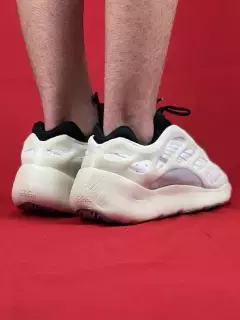 ADIDAS BEGE YEEZY 700 V3 AZAEL - Fugazzi content