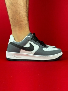 NIKE AIR FORCE 1 CINZA PRETO BRANCO NACIONAL S