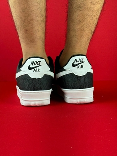 NIKE AIR FORCE 1 PRETO BRANCO NACIONAL S na internet