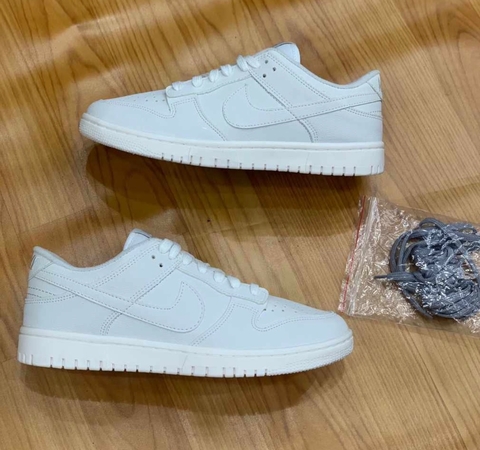 nike dunk low triple white