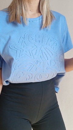 Remera Clou Celeste en internet