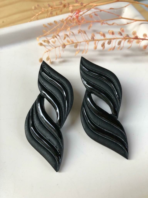 Brinco Folha Dupla Preta