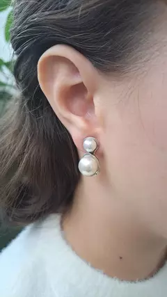 Imagem do Brinco bijuteria duas pérolas