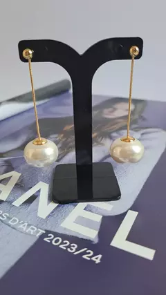 Brinco bijuteria perola pendurada - Biju Artes