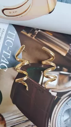 Brinco bijuteria geométrico espiral na internet