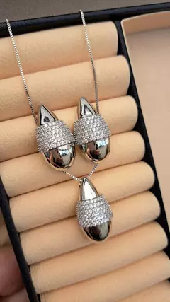 Colar bijuteria gota com detalhe em zircônias