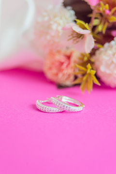 Argola de Prata Modelo Isabella com Duas Fileiras de Zircônias - 18mm - loja online