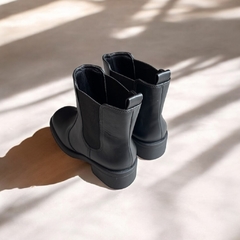 Bota Coturno Chelsea Feminina Cano curto Preta - comprar online