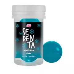 Sedenta molhada bolinha explode