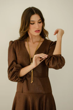 Vestido Brune laminado con tajo chocolate - tienda online