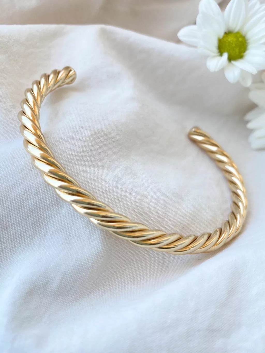 Bacelete torcido dourado