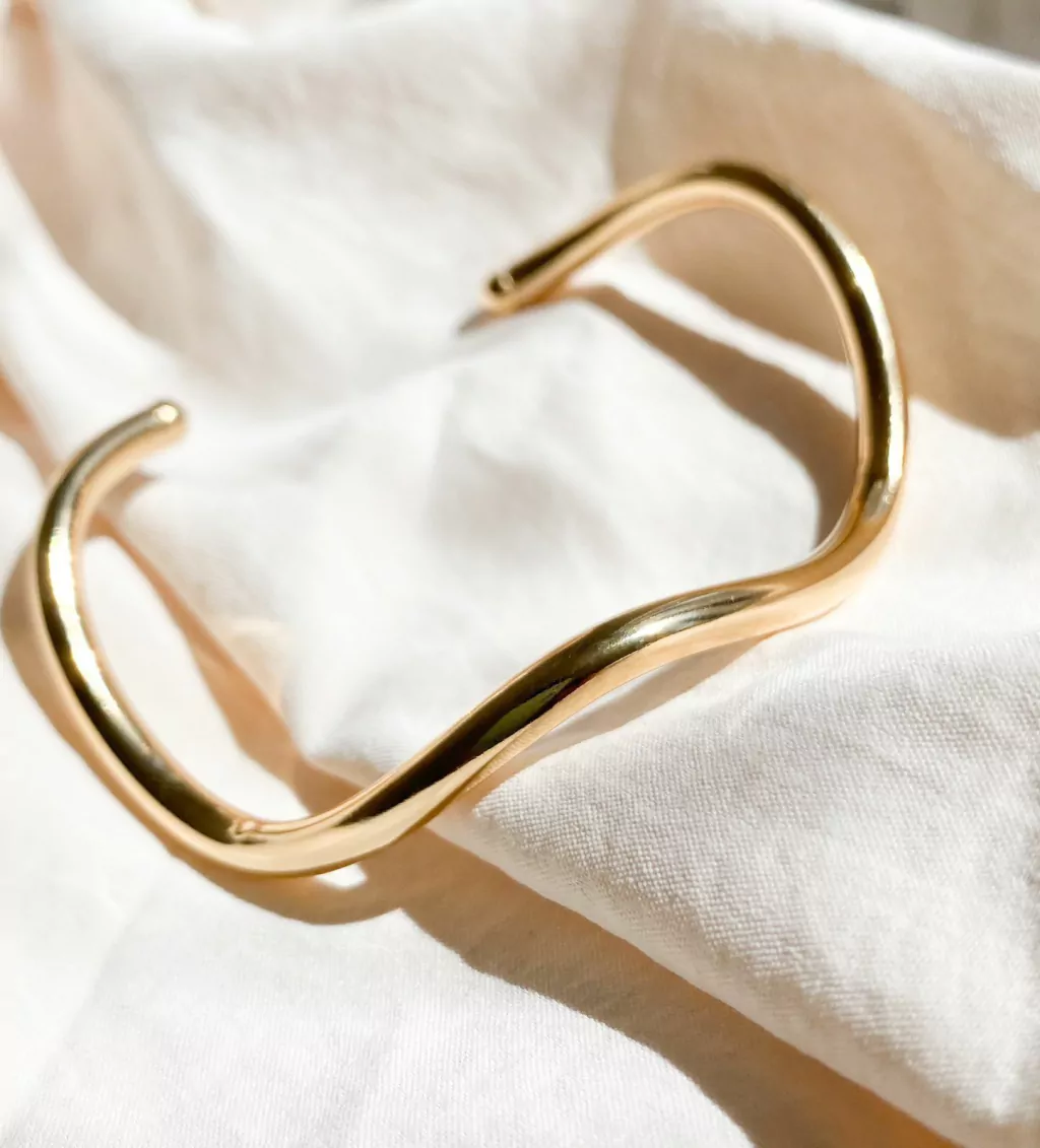 Bracelete ondas dourado