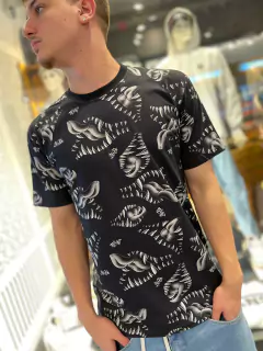 CAMISETA BLUNT PRETO REF: 210070
