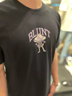 CAMISETA BLUNT PRETA REF:200626 na internet