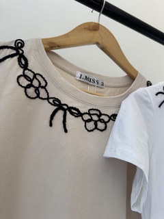 Blusa bordada - comprar online