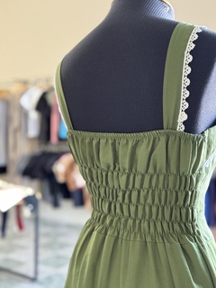 Vestido verde na internet