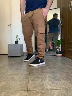 PANTALÓN CARGO MICHIGAN CAMEL en internet