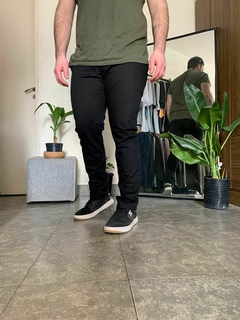 PANTALÓN CORTE CHINO MICHIGAN NEGRO - comprar online