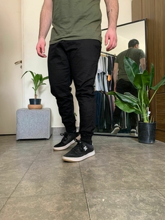 PANTALÓN JOGGER MICHIGAN NEGRO en internet