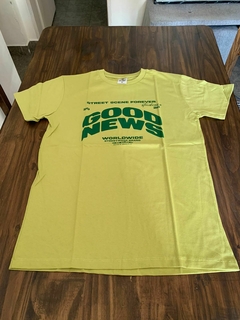Remera estampada GOOD NEWS (TALLE M) - Pantaleon streetwear