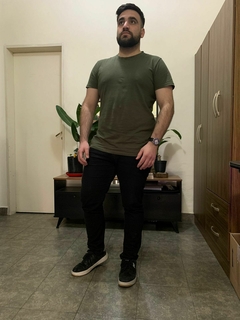 COMBO 3 REMERAS CLASICAS LISAS. (NEGRO, VERDE MILITAR, BORDO) - comprar online